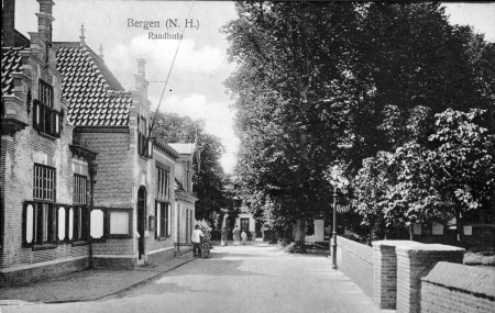 HVB FO 00054 Raadhuisstraat omstreeks 1920