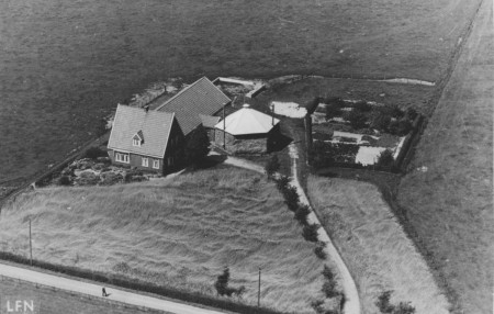 HVB FO 00260  Luchtfoto van boerderij aan Kerkedijk