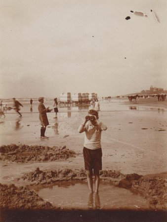 HVB FO 00268  Badwagens op het strand