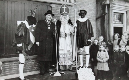 HVB FO 00278  Sinterklaas met burgemeester Huygens