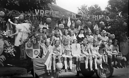 HVB FO 00303  Bevrijdingsfeest 1945