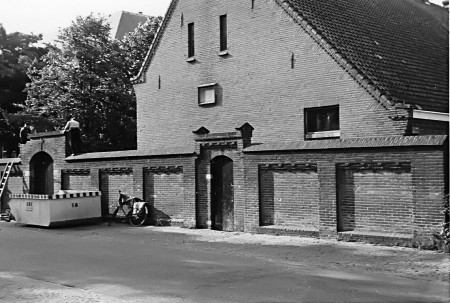 HVB FO 00304  Afbraak muur rond Ursulaschool