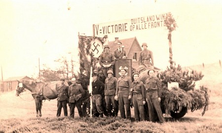 HVB FO 00657   Praalwagen bij bevrijdingsfeest 1946