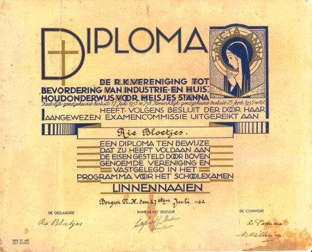 HVB FO 00773  Diploma linnen naaien, Rie Bloetjes, 1942