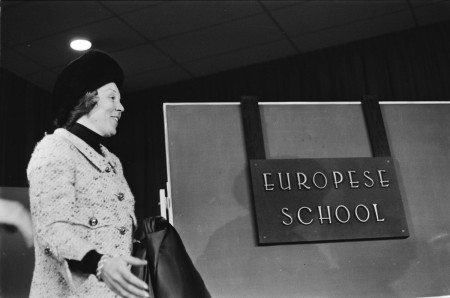 HVB FO 00844  Prinses Beatrix opent nieuw gebouw Europese School, 1978