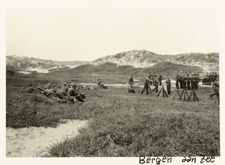 HVB FO 01029  Oefening van de Wehrmacht in de duinen bij Bergen aan Zee